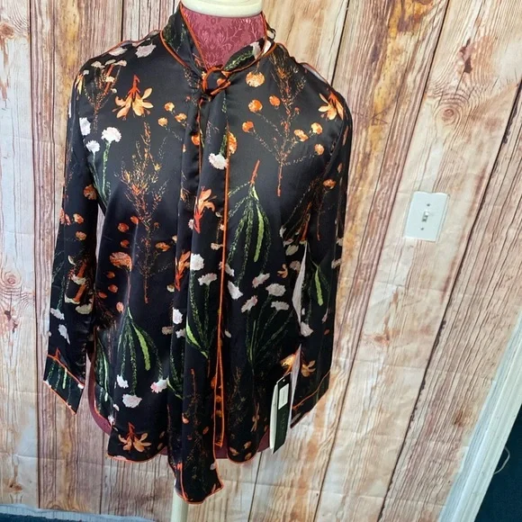 Lai Meng Five Cats Medium Size Women‎ Button down Top with a Tie  NWT - Picture 3 of 11